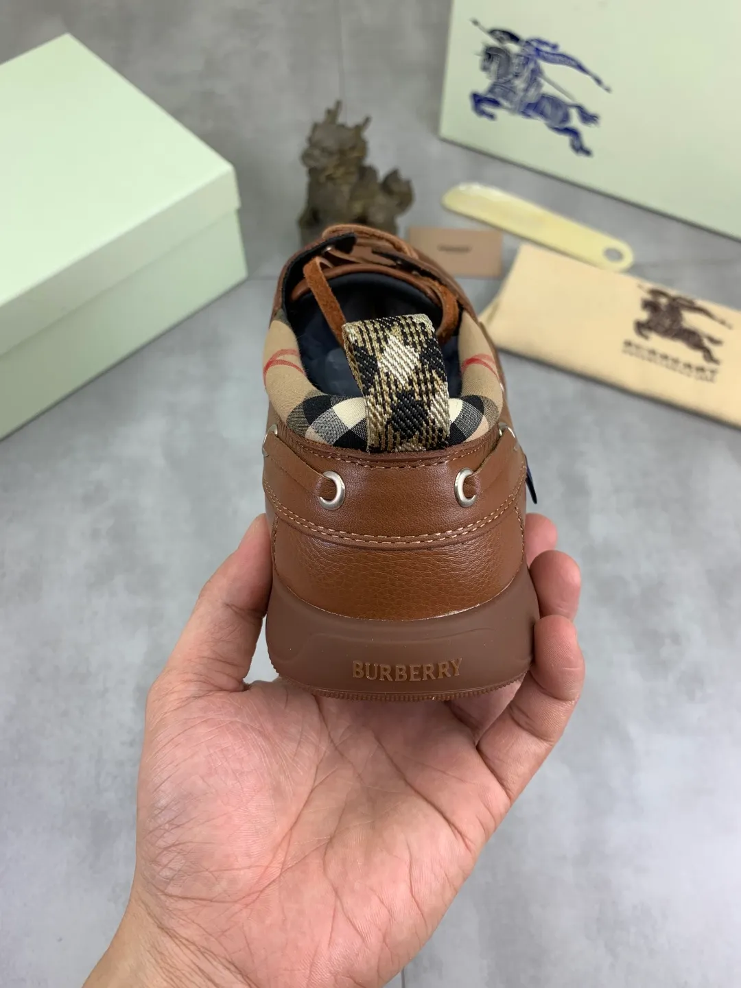 Men's Men's Shoes 💰P700 💰【New Style】Top Version 🆘【Burberry】New Burberry Slippers Launched, Perfect Workmanship! 🔥Perfect shape and top quality🙈Non-slip and wear-resistant high-end rubber outsole👣Versatile and comfortable shoes, standard size: 39-45 (customized 38-46) 2️⃣colors available Top-quality packaging